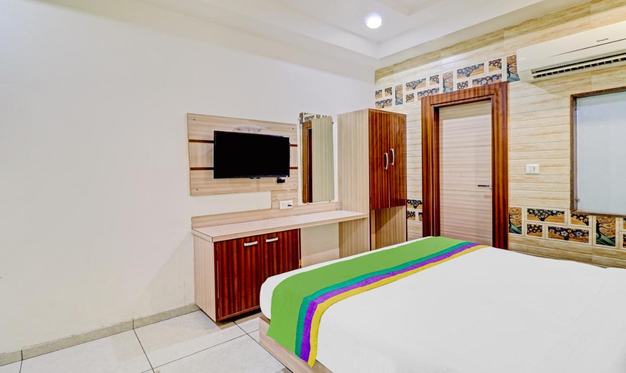 Treebo Taj Dream Hotel Agra  Bagian luar foto