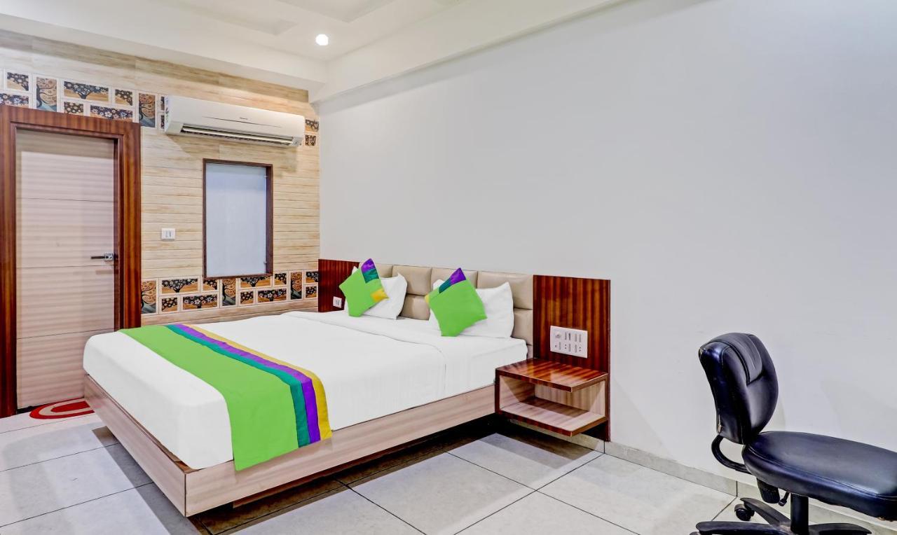 Treebo Taj Dream Hotel Agra  Bagian luar foto