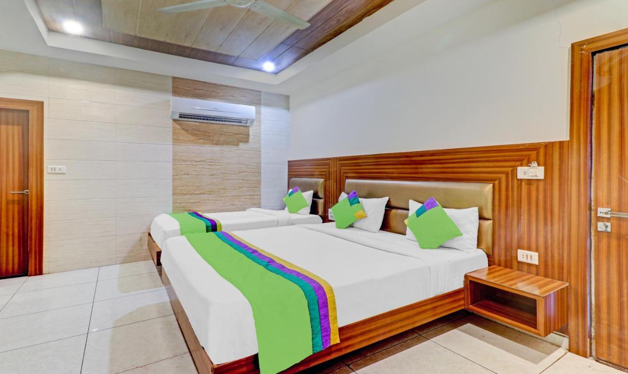 Treebo Taj Dream Hotel Agra  Bagian luar foto