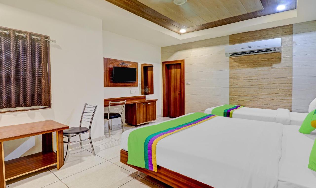 Treebo Taj Dream Hotel Agra  Bagian luar foto