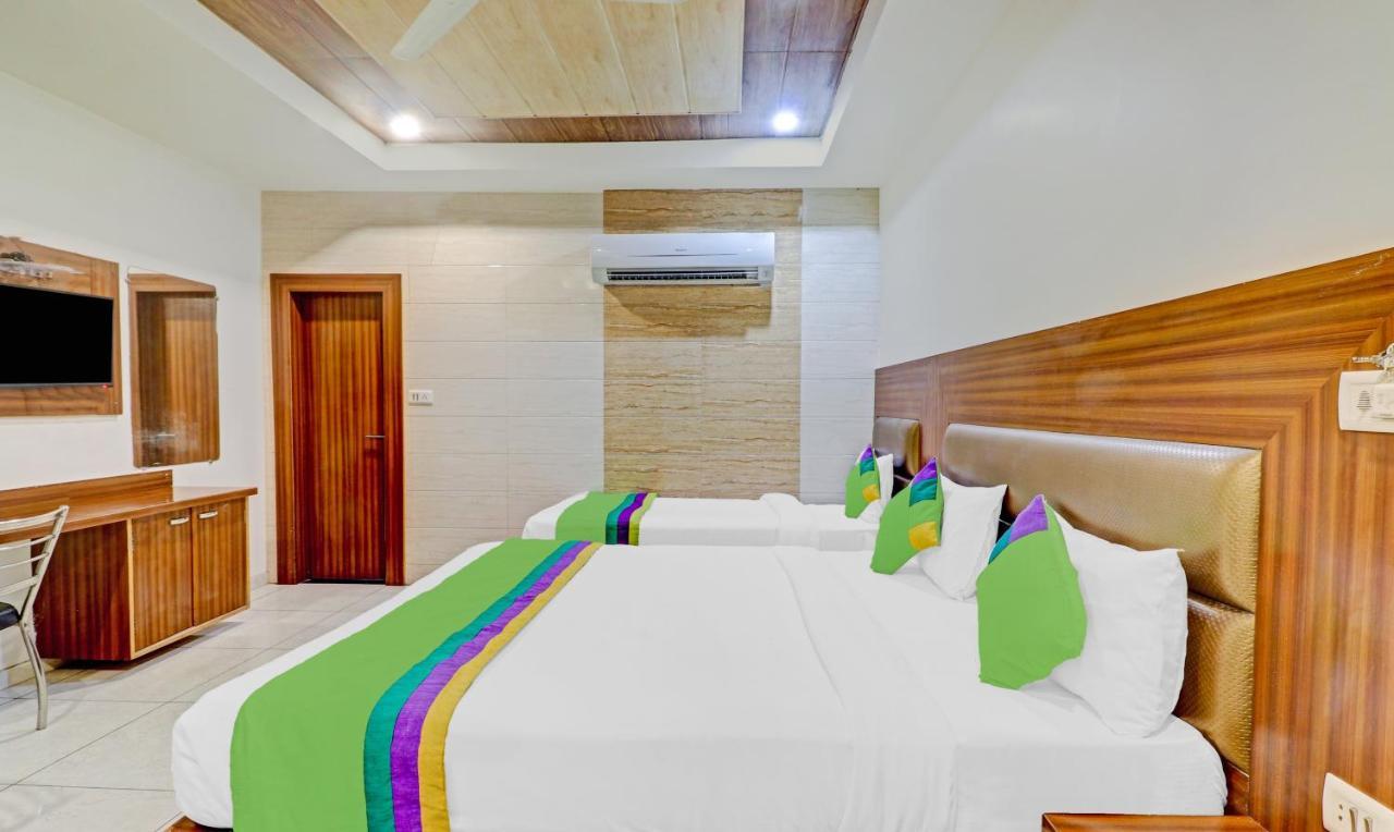 Treebo Taj Dream Hotel Agra  Bagian luar foto